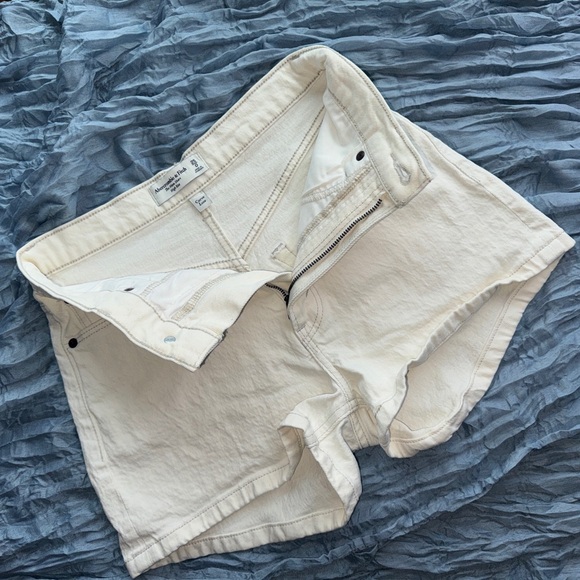 Abercrombie & Fitch “The Mom Short” White High Rise Size 25/0 - Picture 3 of 9